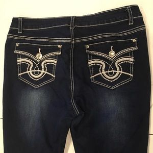 Revolt Capris - size 12
